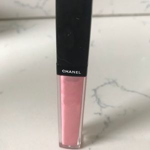 CHANEL lipgloss